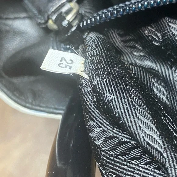 Prada White Tote Bag with Sleek Design - Picture 9 of 12